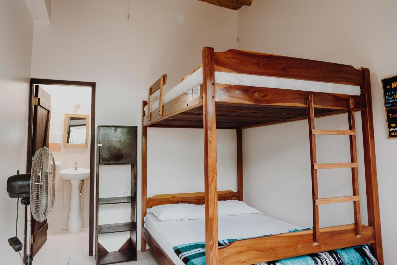 Esperanto Bed & Breakfast Surf Hostel 몬따니따 외부 사진