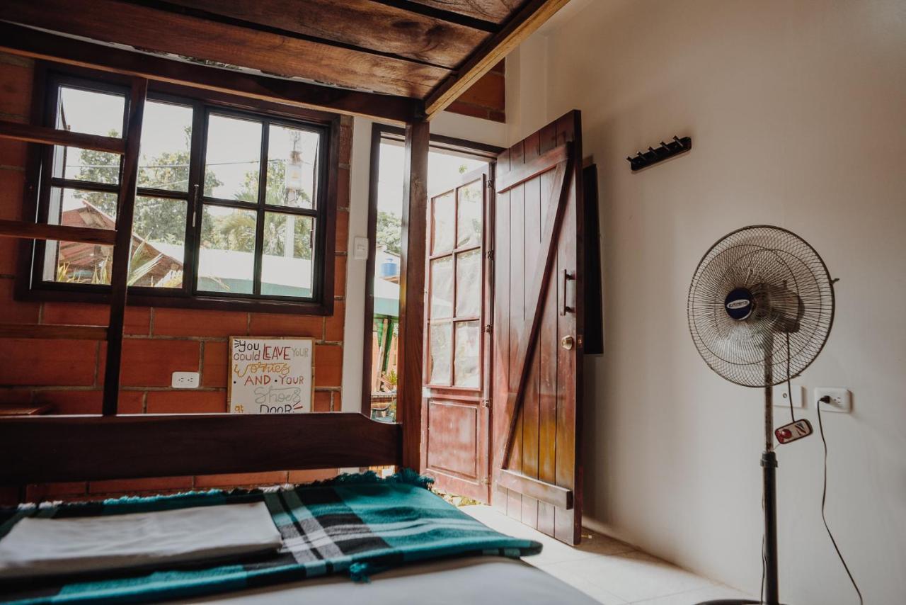 Esperanto Bed & Breakfast Surf Hostel 몬따니따 외부 사진