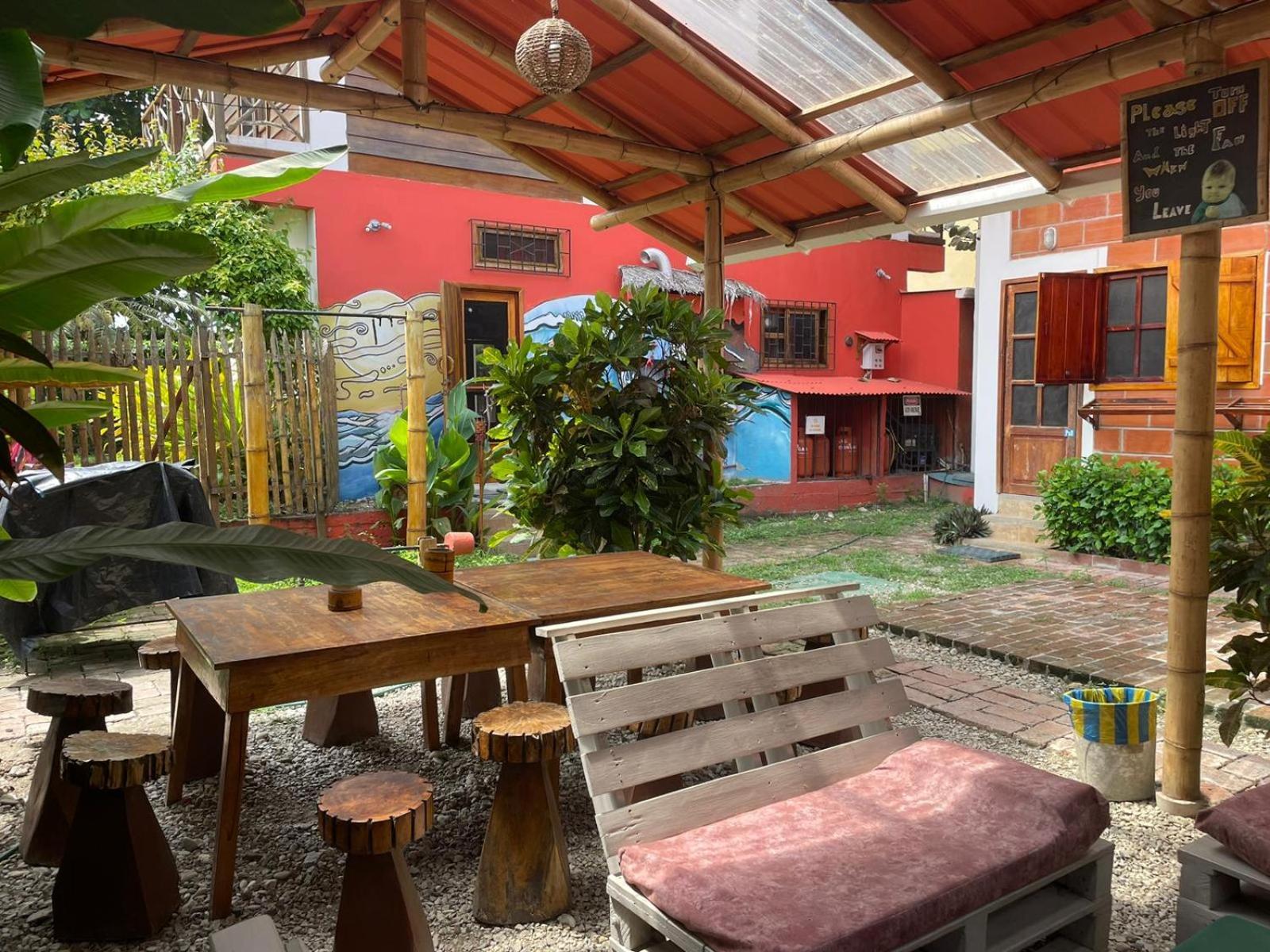 Esperanto Bed & Breakfast Surf Hostel 몬따니따 외부 사진