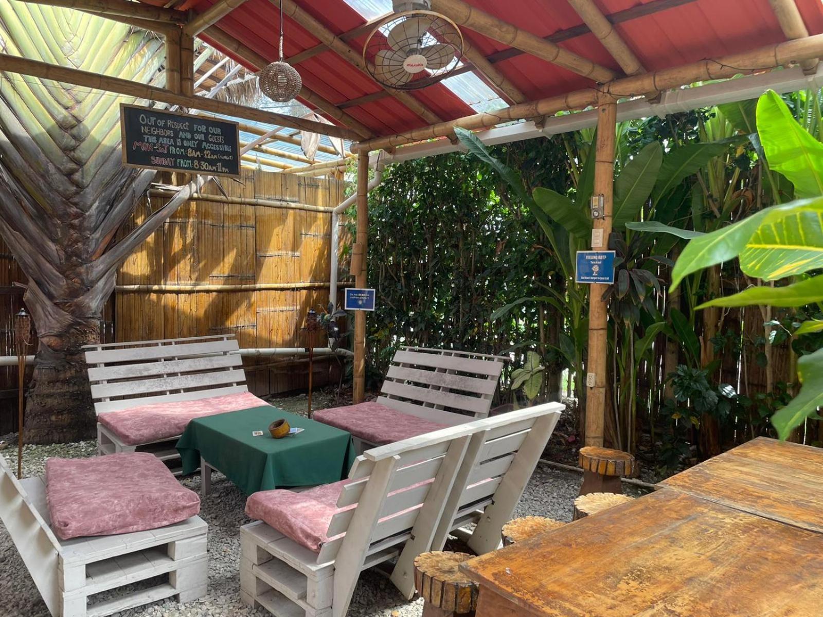 Esperanto Bed & Breakfast Surf Hostel 몬따니따 외부 사진